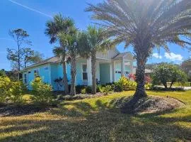 New Custom House! Private, Neat! Walk to the Beach!