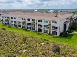 Oceanfront rental with amazing views, beach access, pools, tennis & pickleball