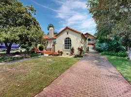 Charming Spanish-Style Home in Davis Shores – Walk to Downtown, Beach & Local Fun!