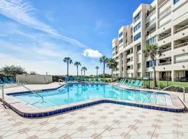 Completely renovated oceanfront condo w/washer/dryer & shared pool/tennis