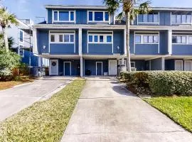 Oceanfront townhouse with ocean views, central AC, WiFi, & outdoor pool
