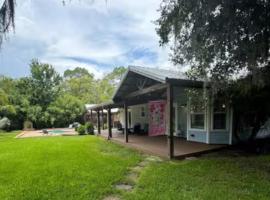 Spacious Coastal Home in St Augustine – Pool, Outdoor Oasis & Private Suite, ξενοδοχείο σε Moultrie Junction