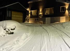 Home in a quiet area, hôtel à Kjøpsvik