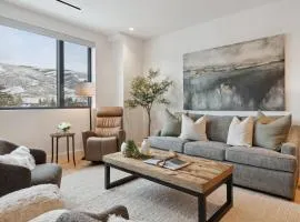 Frontgate 320 by East West Hospitality