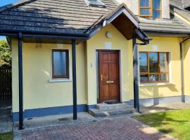 Cozy Seaside Home, hotel a Rosslare