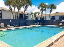 Two-story condo with pool, tennis & patio - 2 short blocks to the beach