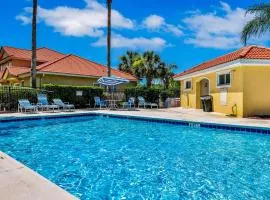 Spacious townhome with shared pool near golf, marinas, & restaurants