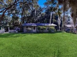 Cozy cottage near the beach with internet, AC, Washer/Dryer