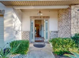 Cozy island townhouse w/screened porch, shared pool, & serene pond views