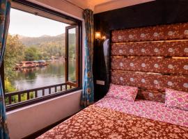 Lake side stays – hotel w mieście Śrinagar