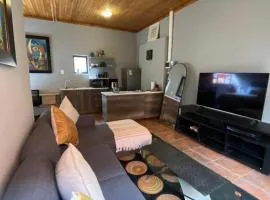 Cozy Corner Cottage near wilgers hospital & Menlyn