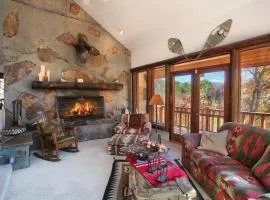 MOUNTAIN FAVORITE - ASPEN RIDGE, HOT TUB, FULL VIEW OF SKI SLOPES, WOOD BURNING FIREPLACES