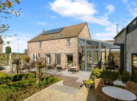 Luxe hoeve voor groepen tot 26 personen in Borgloon, ξενοδοχείο σε Borgloon