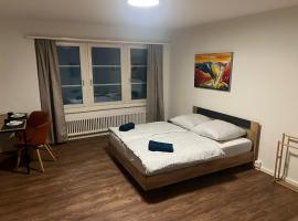 Central Living Brugg - Studio 12, хотел в Брюг