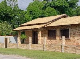 Casa pé na areia a 50 metros da praia