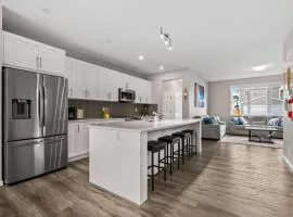 Family 3BR Suite w Kid's Play Tent, FREE Banff Pass, Netflix!