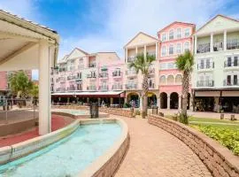 Spacious townhouse with private balcony, waterview, pool and WIFI