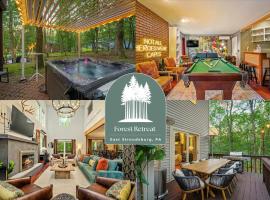 Sleeps 14 Hot Tub Paddle Boards Arcade Games, Hotel in East Stroudsburg