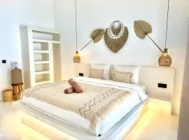 Sola Rooms