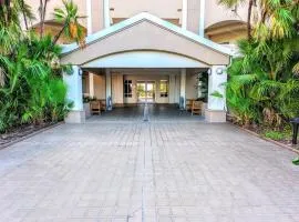 Surfclub Retreat 6th Floor Penthouse Corner! Wraparound Balcony! Ocean Views!