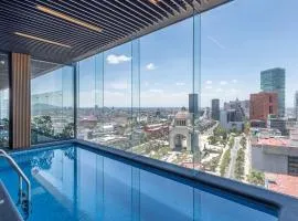 Modern Loft overlooking the Revolution Monument