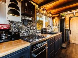 Modern Tiny Home Near Zion Near Trails
