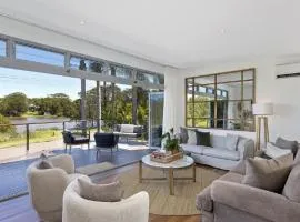 The Lake House - Serene Lakeside Setting