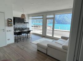 Paradise L V, hotel em Castro