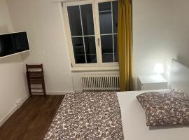 Central Living Brugg - Studio 14, хотел в Брюг