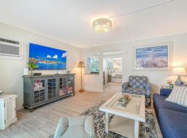 All-New, Walk to Beach & Village, Private and Cozy, отель в городе Сиеста-Ки