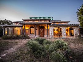 Sacred River Retreat For 12ppl, hotell i Hunt