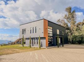 masion la catedral de pablo con vista a la montaña, khách sạn ở Envigado