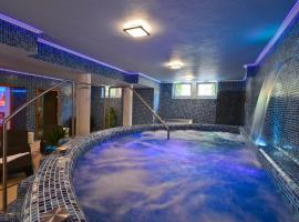 Rajna VillaBridge&SPA, hotel con piscina a Bogács