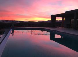 Villa Lavu Santu piscine privée vue mer/montagnes, Hotel in Zonza