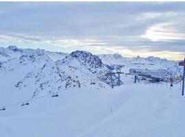 Ski Apartment in Davos Platz, hotel a Bolgen