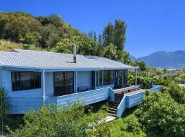 Ocean Views Across the Beach in Collingwood