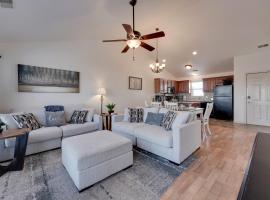 6 Mi to Branson Strip: Resort Condo w/ Perks, Hotel in Reeds Spring