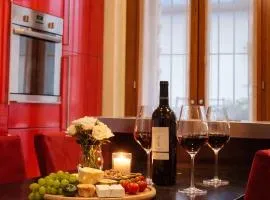 Elegant Milan Retreat with Sunny Terrace & Excellent Metro Links