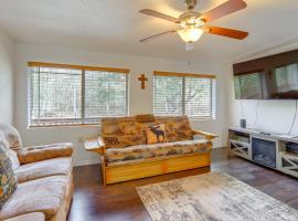 1 Mi to Fanning Springs! Home on Private Acreage, hotel v destinaci Fanning Springs