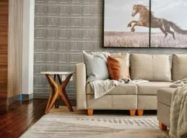 Luxury Downtown Loft Getaway with Gym, Pool, Game room