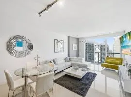 Luxury Brickell Condo with Skyline & Bay Views