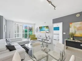 Luxury Brickell Condo with Skyline & Bay Views