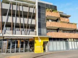 Beachside Modern Apartment Best St Kilda Location