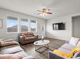 A quiet retreat 38 minutes from Houston، فندق في Rosharon