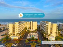 Sandcastles - Cocoa Beach Oceanfront Condos with Heated Pool Tennis Pet-Friendly, хотел в Коко Бийч