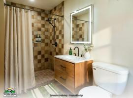 Western Riviera Lakeside Lodging, готель у місті Гранд-Лейк