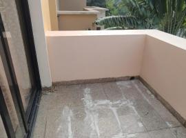 Surabhi Gardenia 28B-C, hotell i Raichak