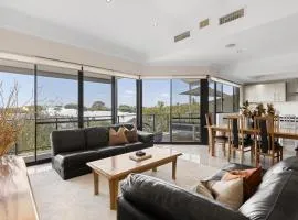 Top Floor Retreat Spa, 3 Bed, 3 Bath
