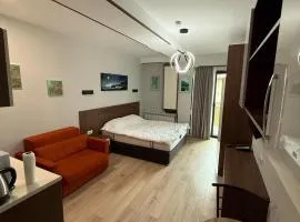 Cozy Ski-In Studio near forest at Crystal residence