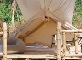 Camp Laya Daracoton Island